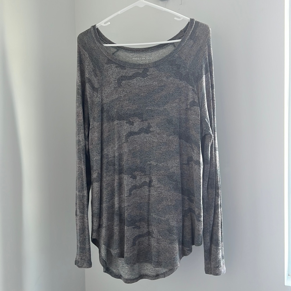 Gray/pink camouflage shirt/sweater